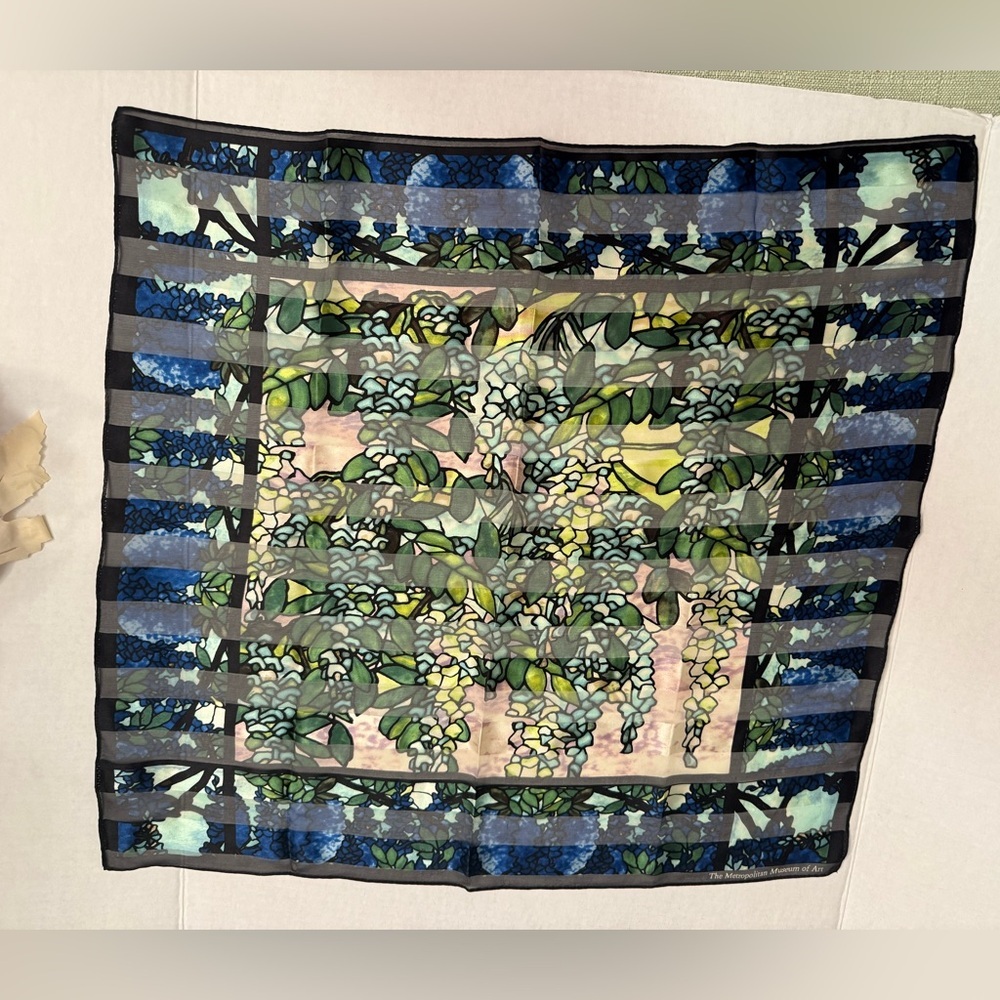 THE METROPOLITAN MUSEUM OF ART LOUIS C TIFFANY OSYTER BAY PRINT SILK SCARF